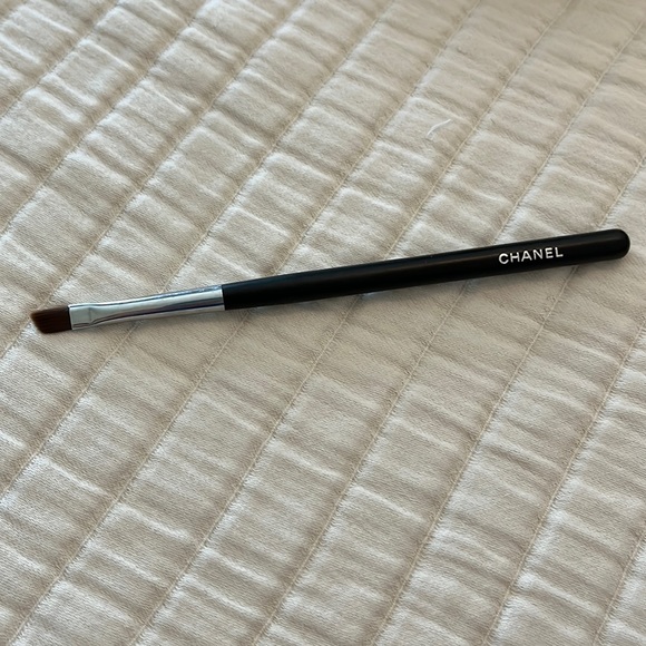 CHANEL Makeup Chanel 33 Angled Lip Brush Poshmark